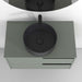 Vista superior de lavabo negro sobre mueble verde, ideal para baño moderno y funcional.